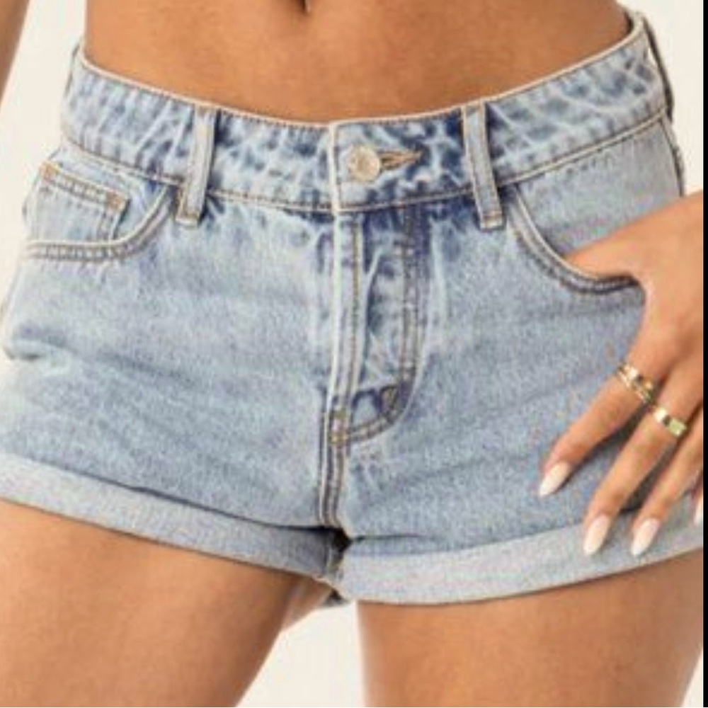 NWOT EDIKTED Rylin Low-Rise Denim Shorts